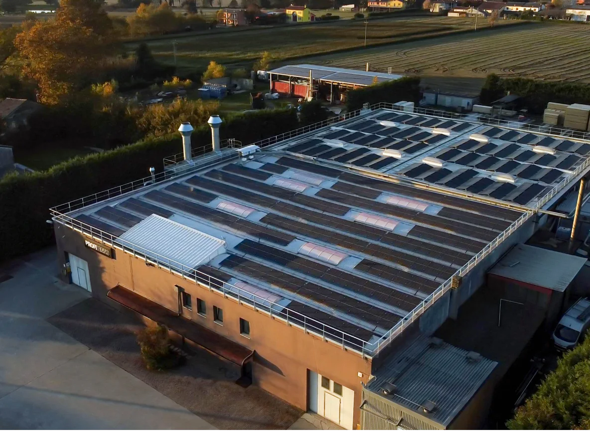 Lo stabilimento produttivo Profilegno