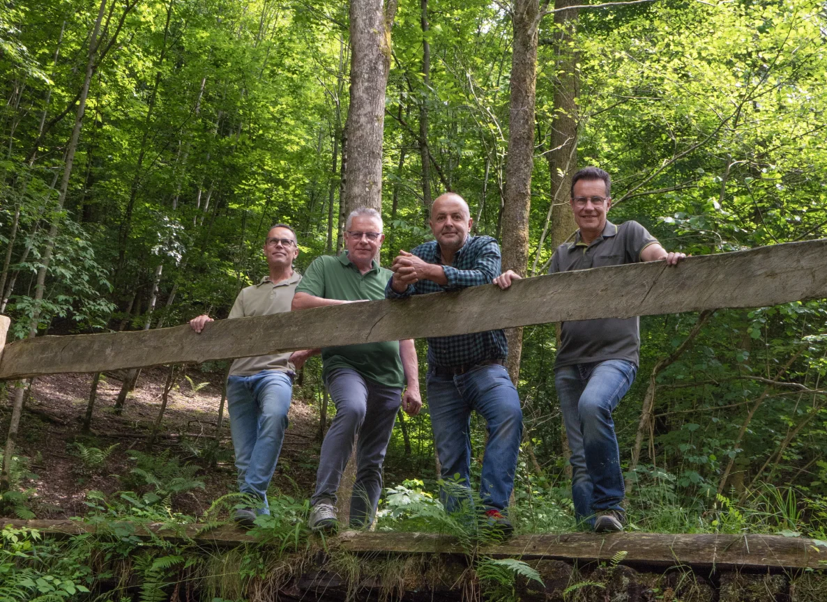 La famiglia Profilegno nel bosco
